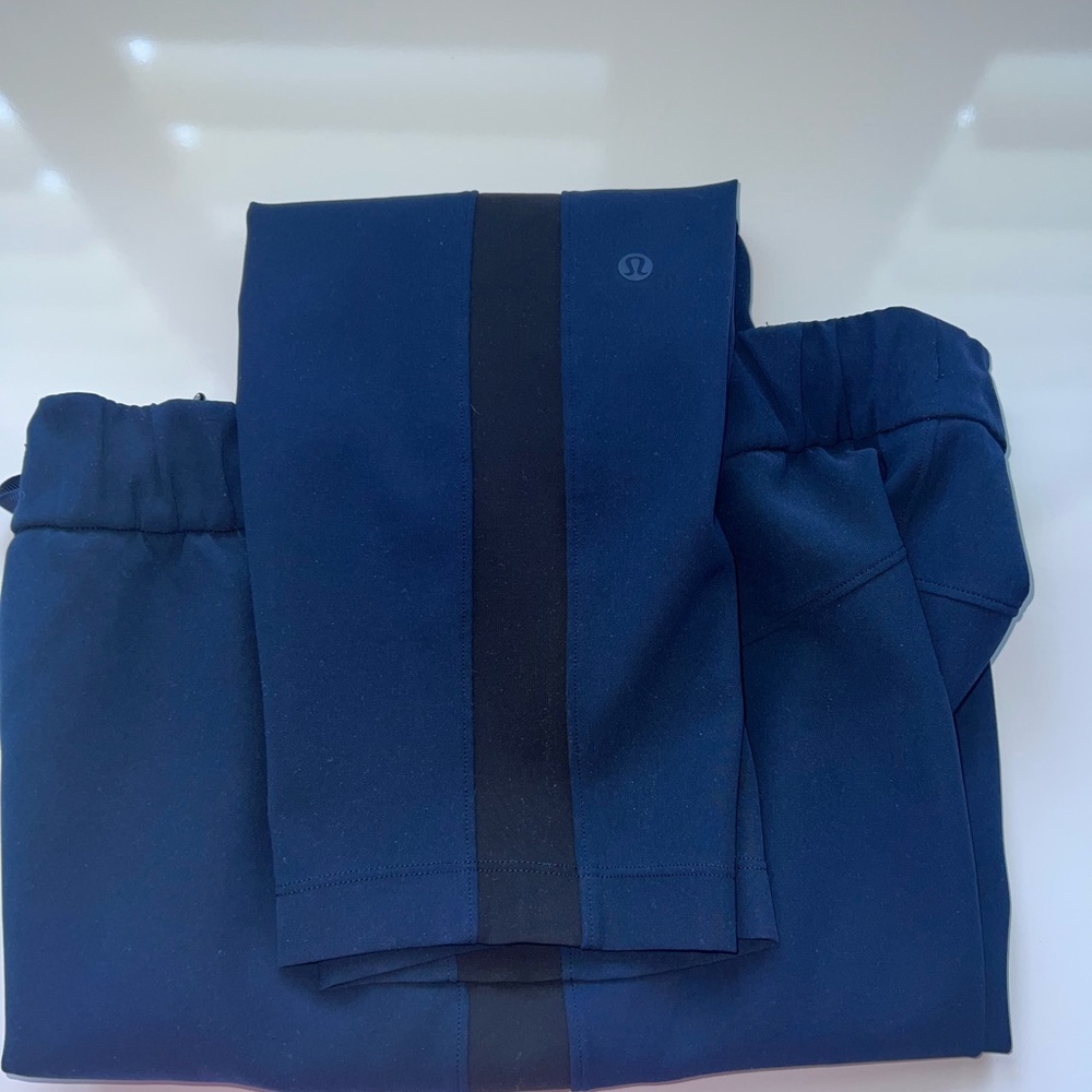 lululemon Women’s (6) Tuxedo Navy Blue & Black Straight Leg Joggers